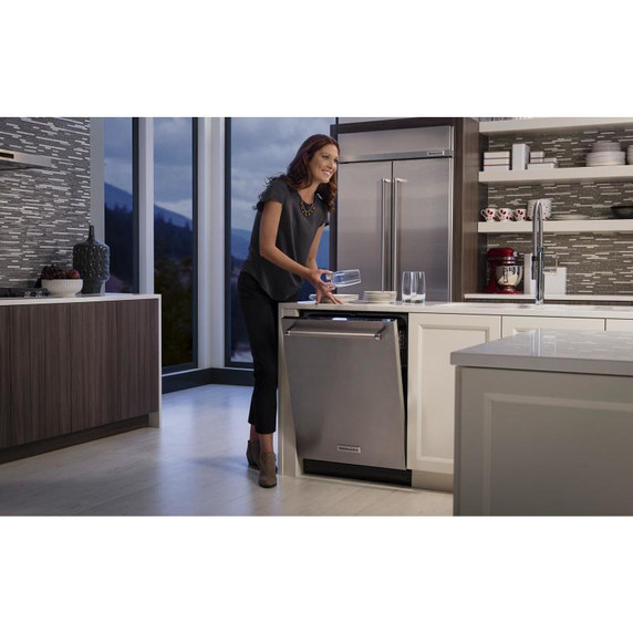 Batteur sur socle à tête inclinable KitchenAid de 4.7 L (5 pintes) de la série Artisan KSM150PSER