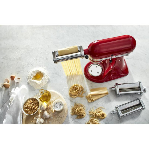 Batteur sur socle à tête inclinable KitchenAid de 4.7 L (5 pintes) de la série Artisan KSM150PSER