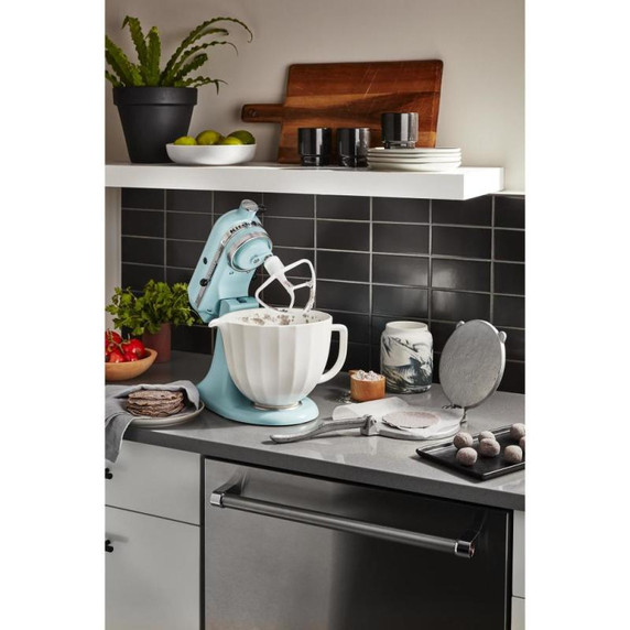 Kitchenaid® Batteur sur socle Artisan® à tête inclinable de 5 pintes KSM150PSMI