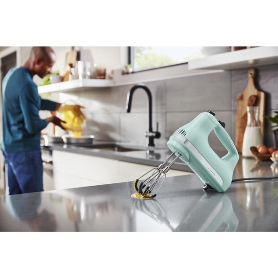 Kitchenaid® Batteur à main à 6 vitesses doté de batteurs à bords souples KHM6118IC