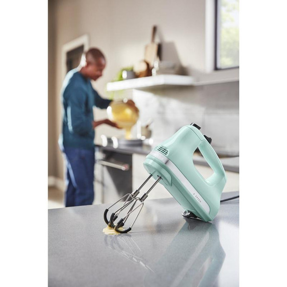 Kitchenaid® Batteur à main à 6 vitesses doté de batteurs à bords souples KHM6118IC