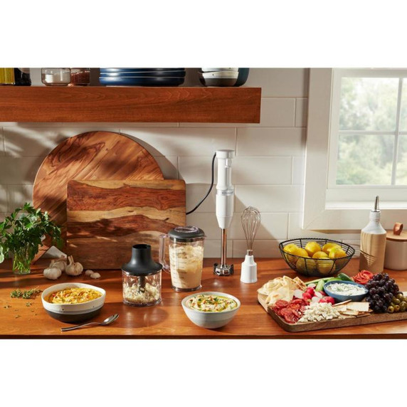 Kitchenaid® Mélangeur à main câblé à vitesses variablesavec accessoires. KHBV83WH