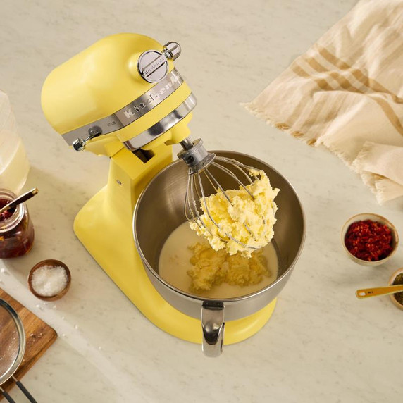 Kitchenaid® Batteur sur socle de la couleur de l’année 2025 Beurre KSM195PSBT