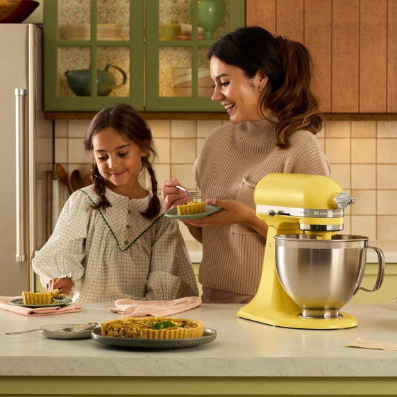 Kitchenaid® Batteur sur socle de la couleur de l’année 2025 Beurre KSM195PSBT