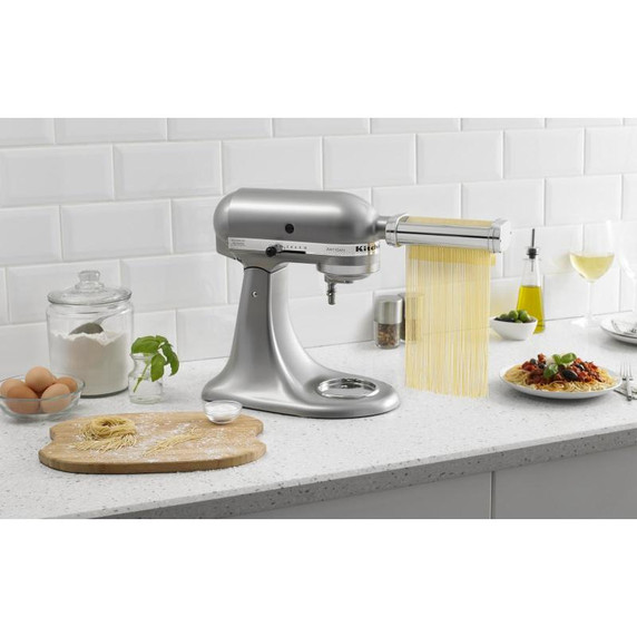 Batteur sur socle à tête  inclinable de la série Artisan KitchenAid, 5 pintes KSM150PSCU