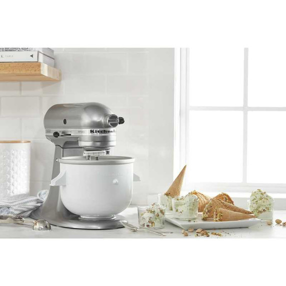 Batteur sur socle à tête  inclinable de la série Artisan KitchenAid, 5 pintes KSM150PSCU