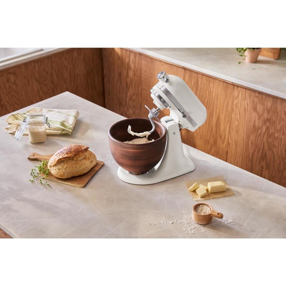 Batteur sur socle à tête inclinable de la série Artisan® KitchenAid® de 5 pintes avec bol en bois de noyer, KSM156WBPL KSM156WBPL