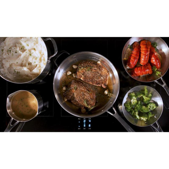 Cuisinière à induction non encastrée de style commercial à 6 éléments avec friture à air KitchenAid® de 36 po KFIS936SSS