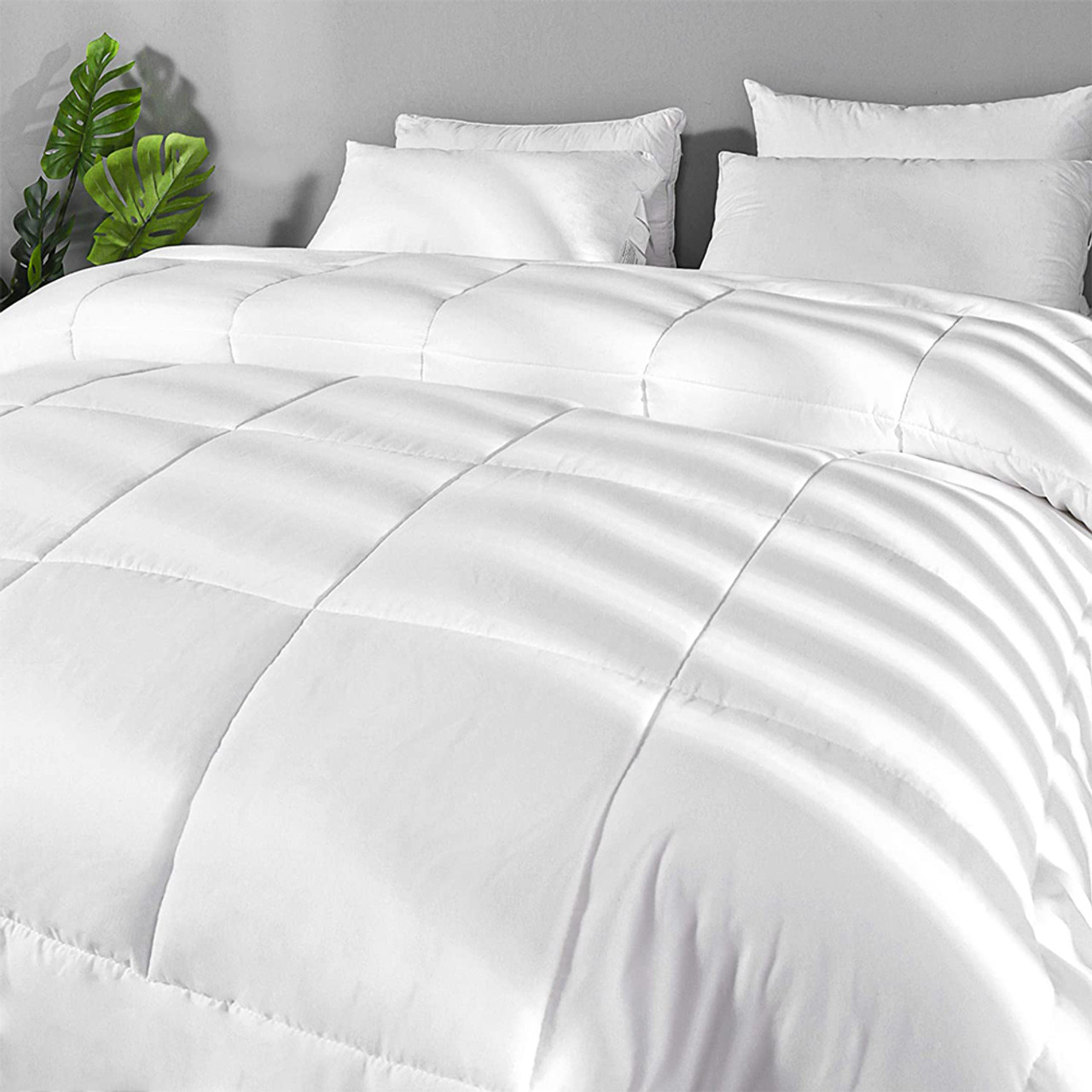 Microfiber Down Alternative Comforter (Full/Queen) White