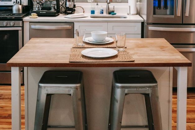 Barstools and Counter Stools: What Is the Difference?