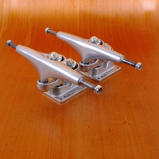 Gullwing Sidewinder II 9" Silver Trucks Front Gullwing Sidewinder II 9" Silver Trucks Front