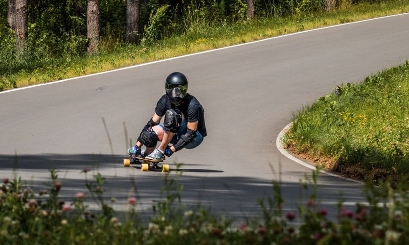 helgen skrot Højttaler 5 Key Essentials of Downhill Longboarding - The Longboard Store