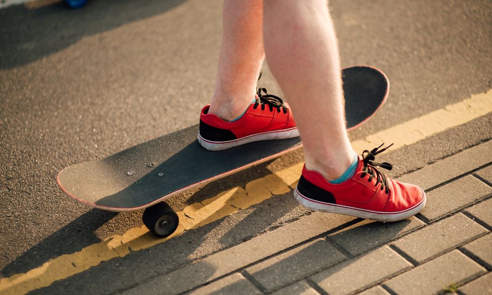 What Makes a Good Downhill Longboard & How To Handle It
