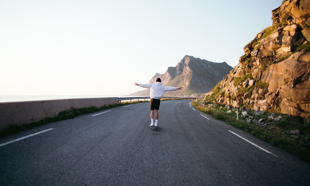 8 Beginner Tips for Downhill Longboarding