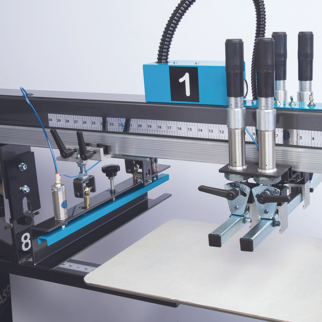 Cutlass SE Series 6 Color 8 Station Cutlass SE Series 6 Color 8 Station