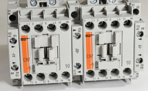 Reversing contactor w/main amperage and (CAU7-9-44-48Z)