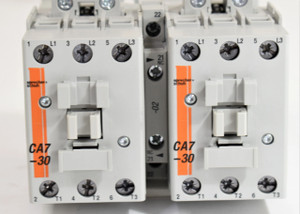 Reversing contactor w/main amperage and (CAU7-30-02-480)
