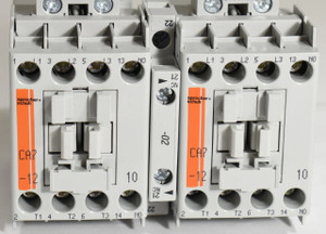Reversing contactor w/main amperage and (CAU7-12-22-220W)