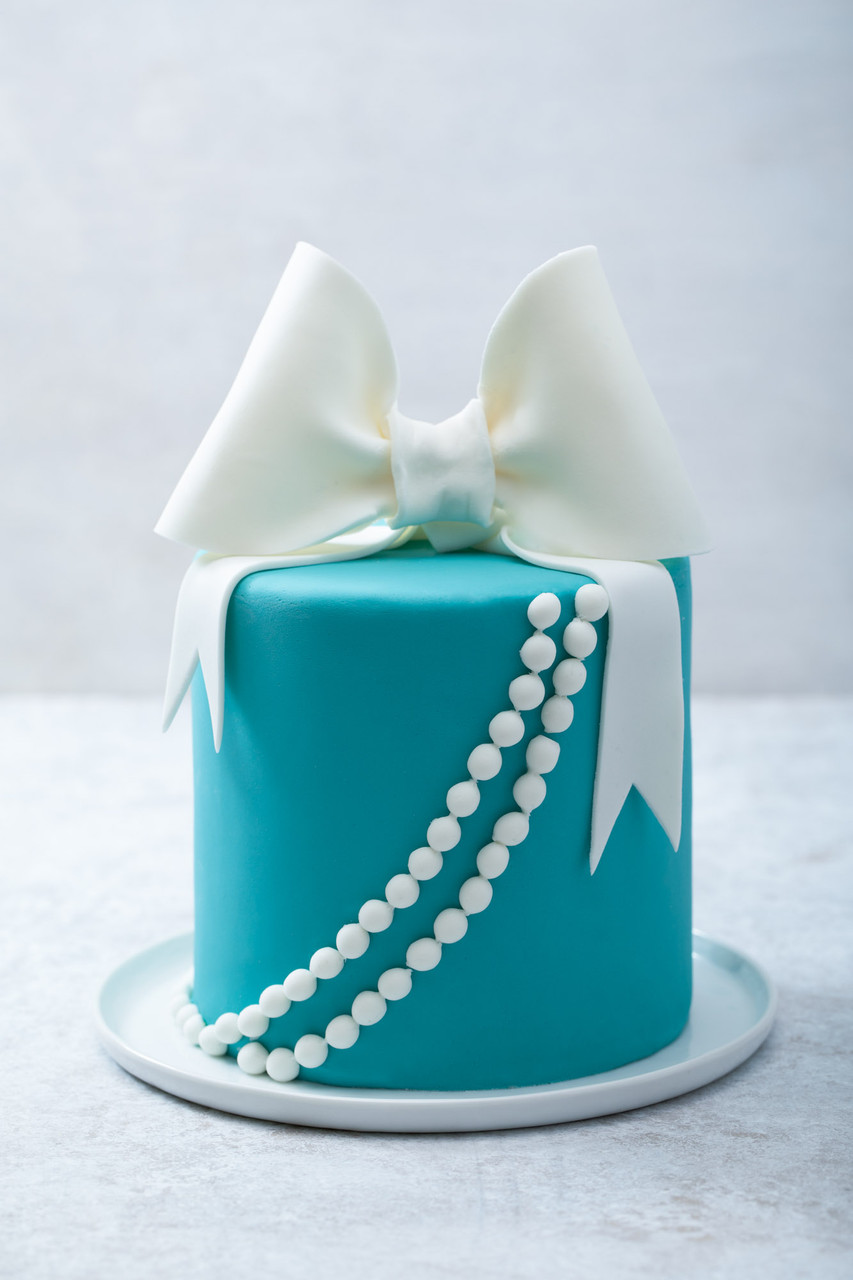 Girls cake 08 – Double stacked Tiffany Box – Heidelberg Cakes