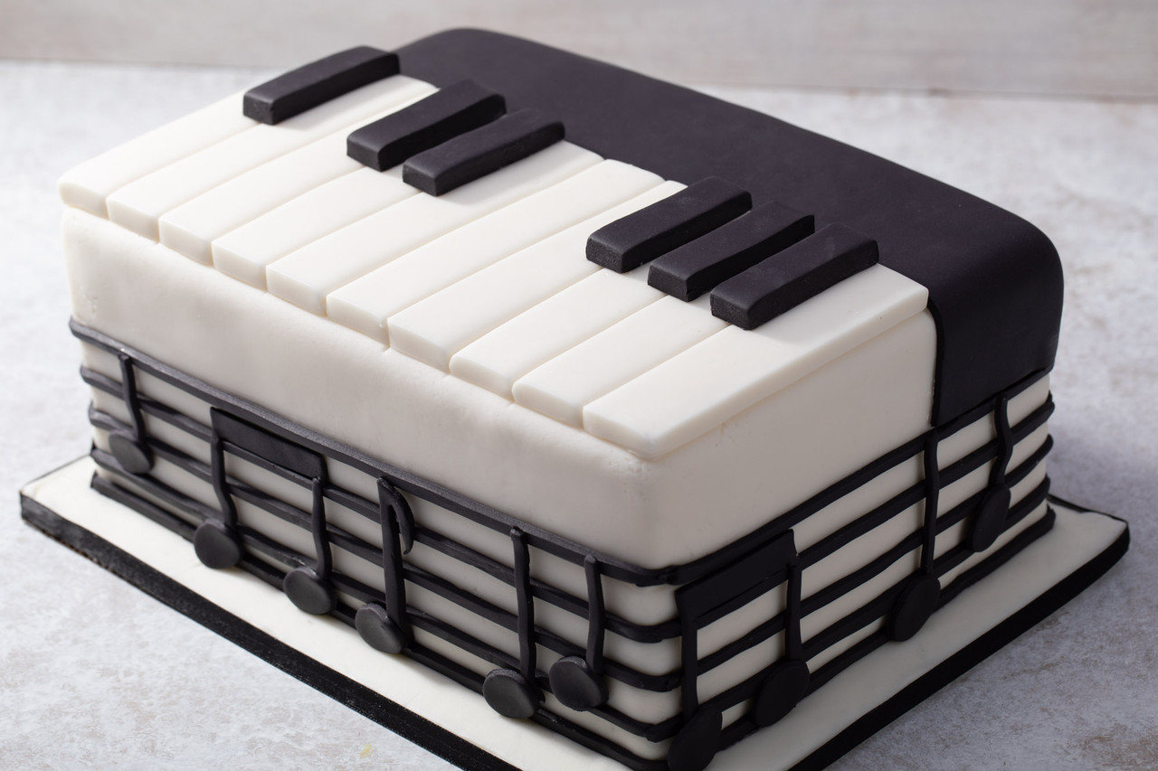 Baby grand piano cake - Decorated Cake by Mojo3799 - CakesDecor