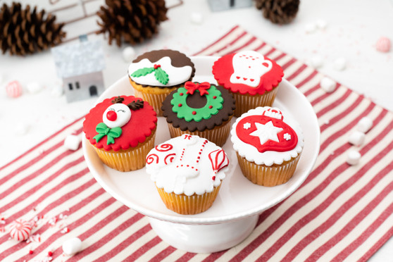 Festive Fondant Cupcakes