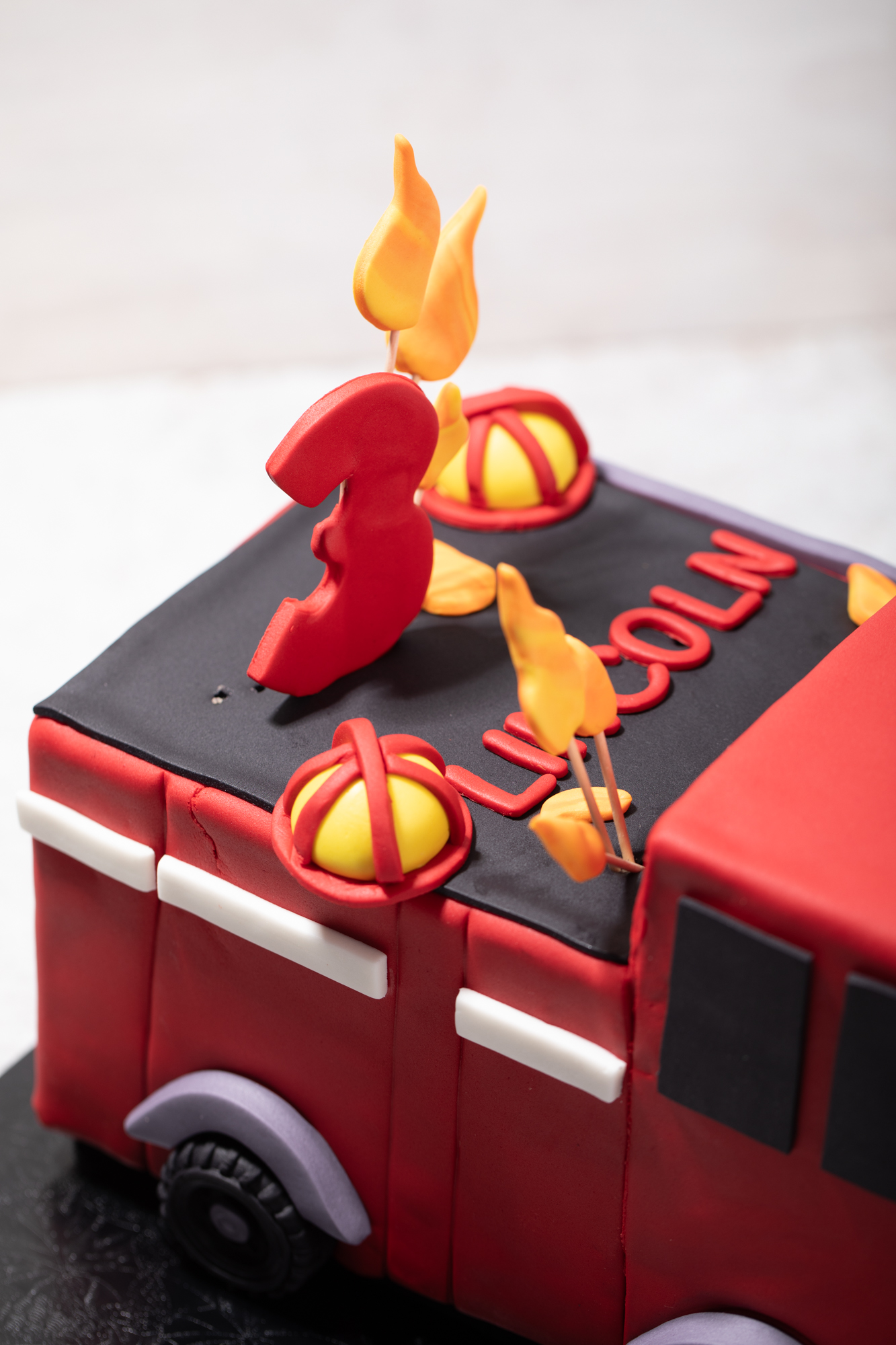 fire-truck-cake