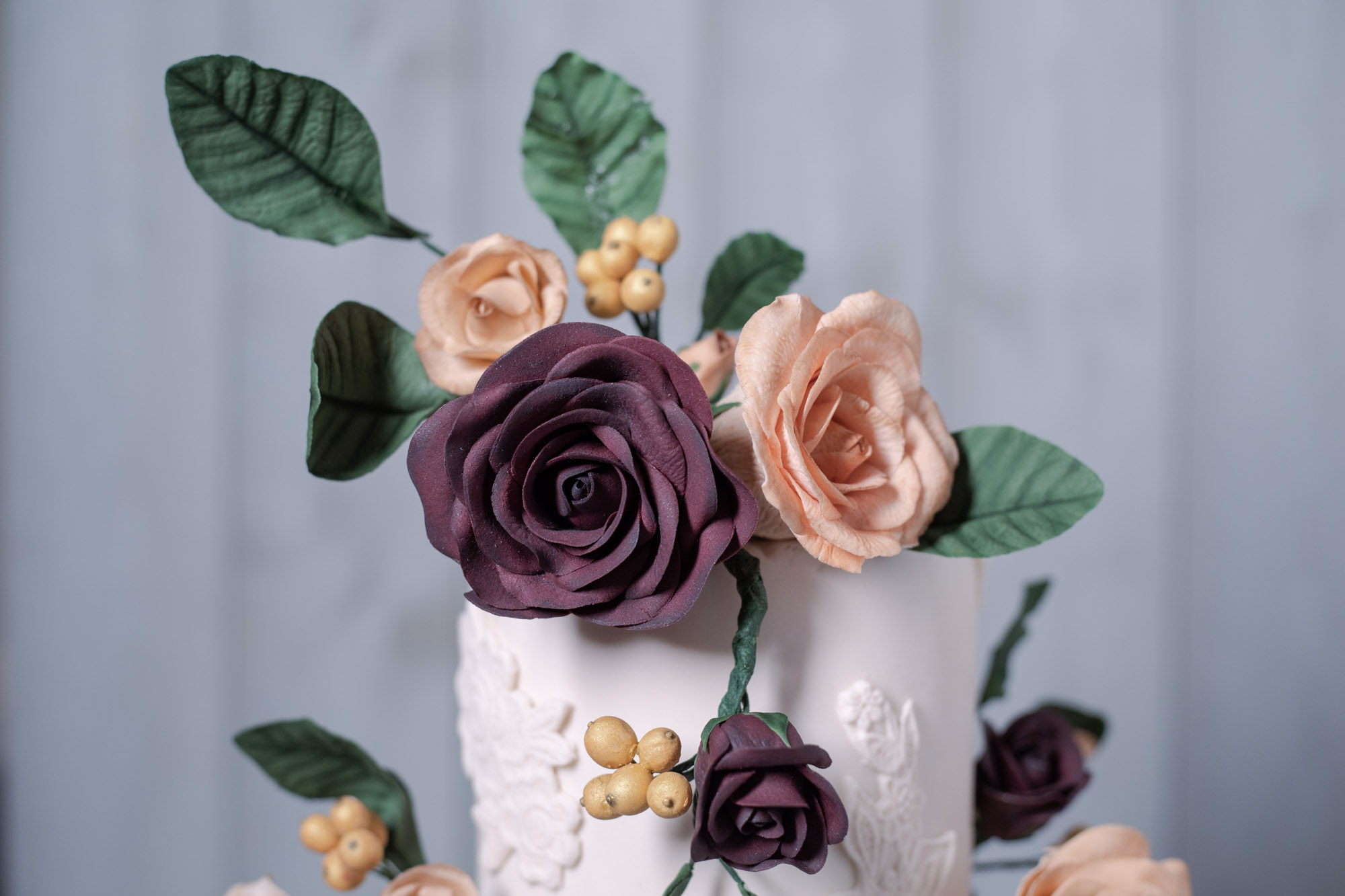 Thought this was a lovely little flower garden cake. : r/cakedecorating