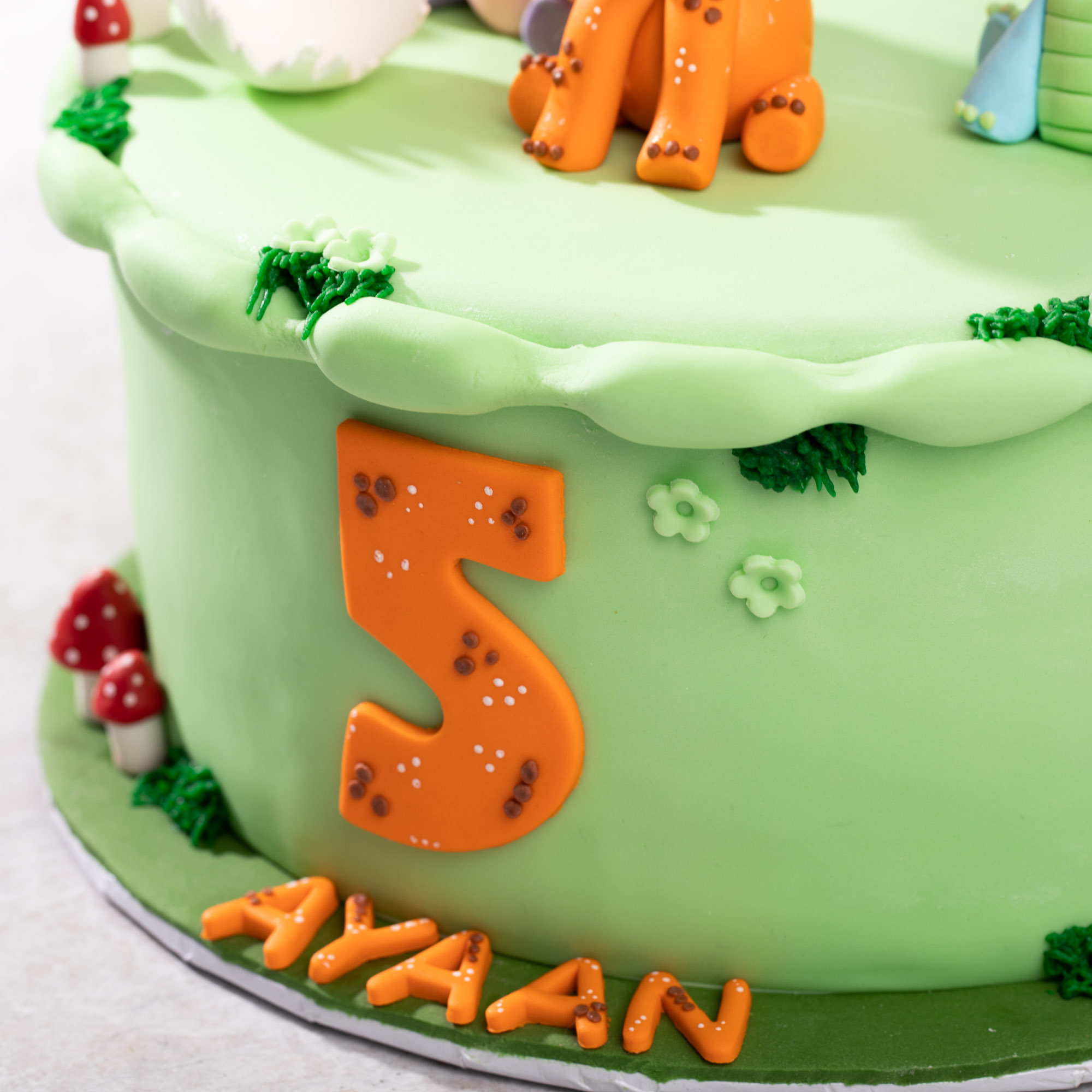 3D Pappa Pig Theme Cakes for Kids - Deliciae Cakes
