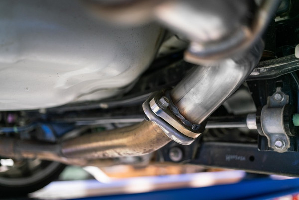 MBRP S48013CF 2.5" Axle Back Dual Split Rear Exit T304 w/Carbon Fiber Tips NEW