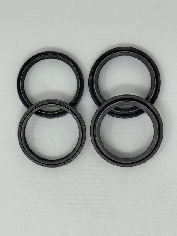 KYB 05-09 Kawasaki/ Suzuki / 05+ Yamaha / TM Front Fork Oil and Dust Seal Set 48 mm. - 117774800201
