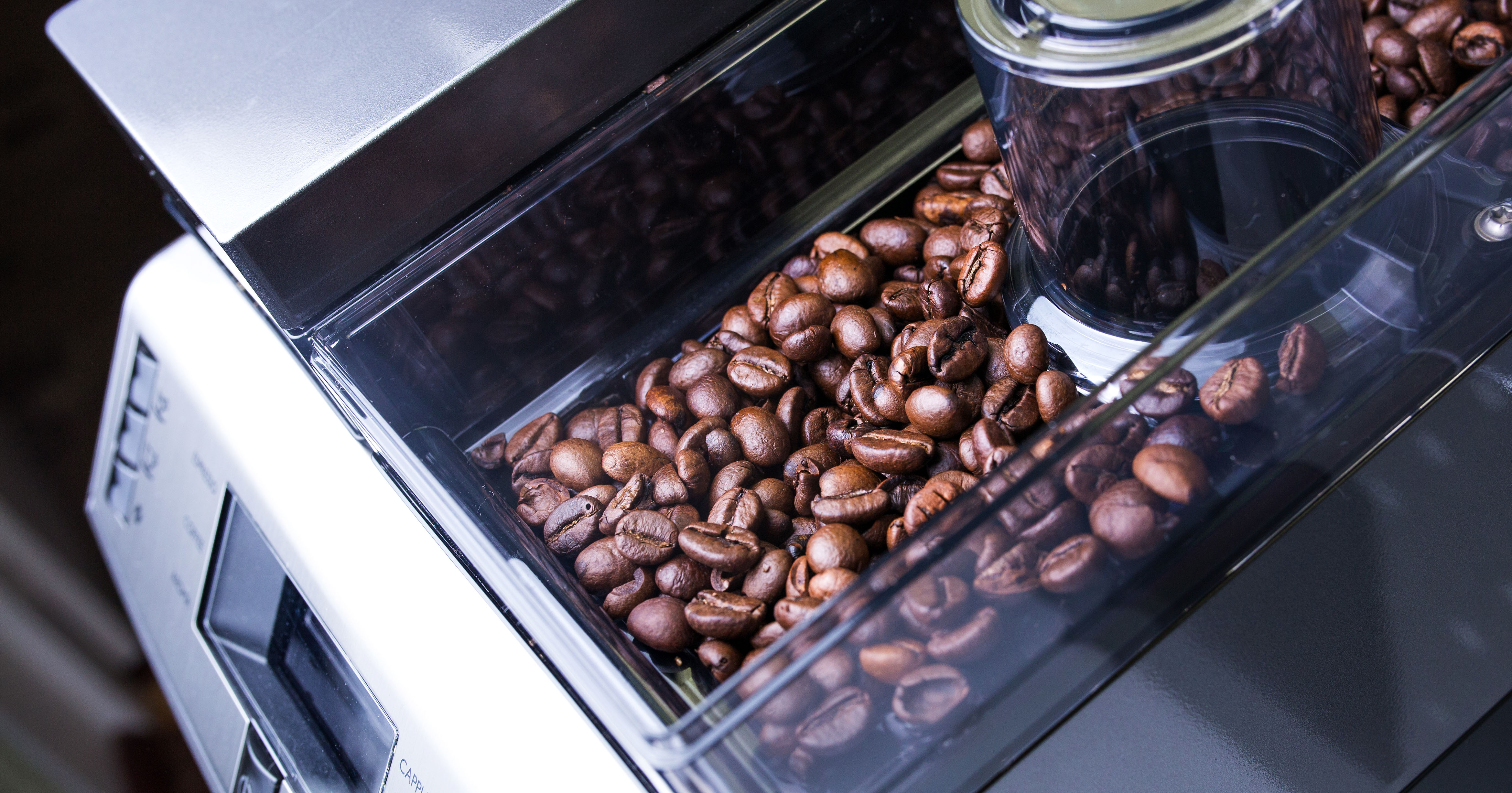 BEAN-TO-CUP COFFEE MACHINE & BEANS