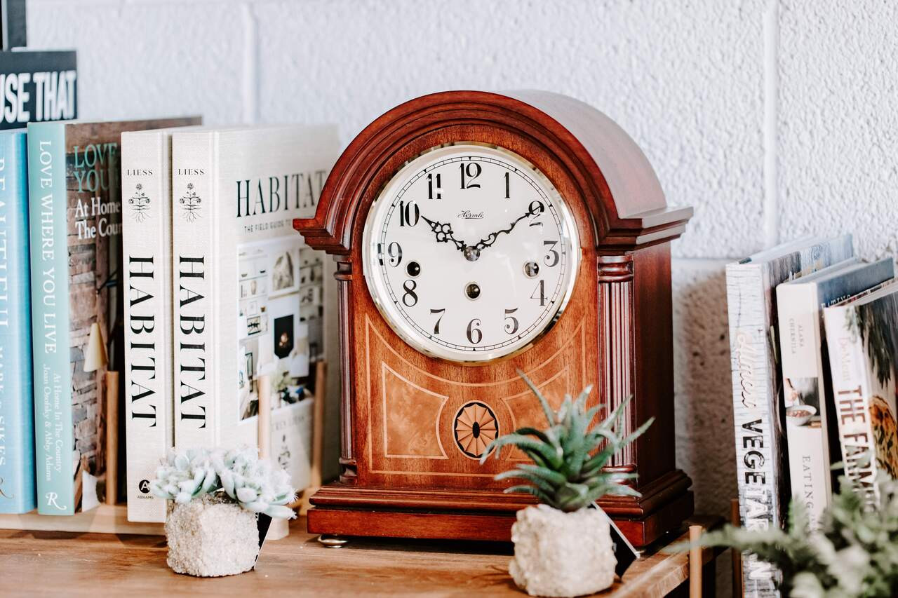 【希少・レア】Hermle チャイム機能付き置時計 22877-07Q Key-Wound Mantel Clock 22877-070340i Clearbrook (Key-Wound) by Hermle