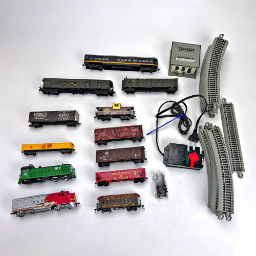 HO Scale Train Lot w/ 2 Working Engines, 10 Cars, Track, Building