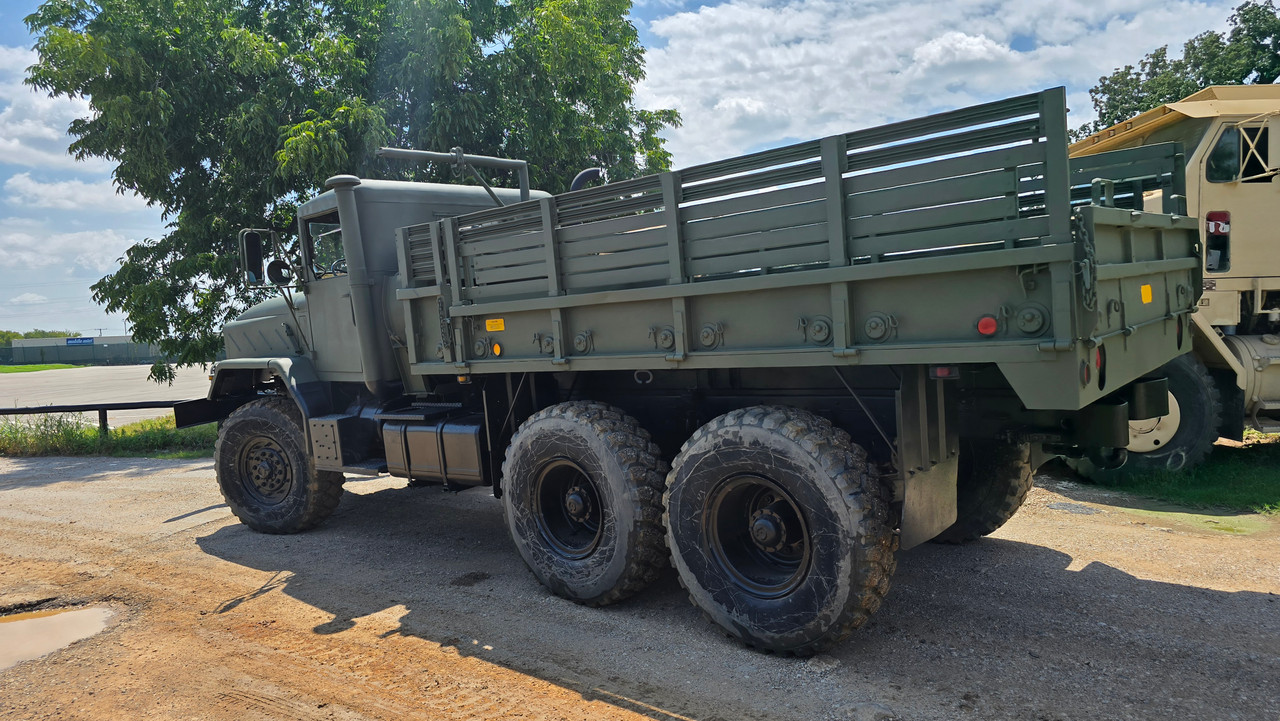 1986 BMY M925A1 5 Ton Cargo Truck - W/Winch
