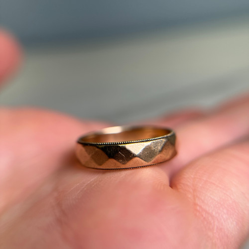 10KT Gold Faceted Band, Simple Stackable Yellow Gold Wedding or Anniversary Plain Unisex Ring, Cool Estate Jewellery Size 9.75 US 10KT Gold Faceted Band, Simple Stackable Yellow Gold Wedding or Anniversary Plain Unisex Ring, Cool Estate Jewellery Size 9.75 US