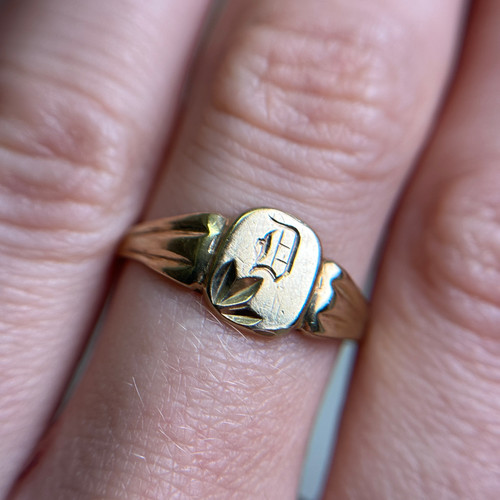 Vintage 10KT Gold Signet Ring with Letter D – Estate Initial Ring Size 6.25 Vintage 10KT Gold Signet Ring with Letter D – Estate Initial Ring Size 6.25
