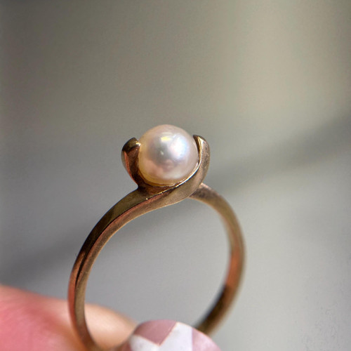 Solid 10KT Yellow Gold Pearl Ring, Two Prong Pearl Solitaire Jewellery, Estate Freshwater Pearl Dainty June Birthstone Ring Size 6.5 US