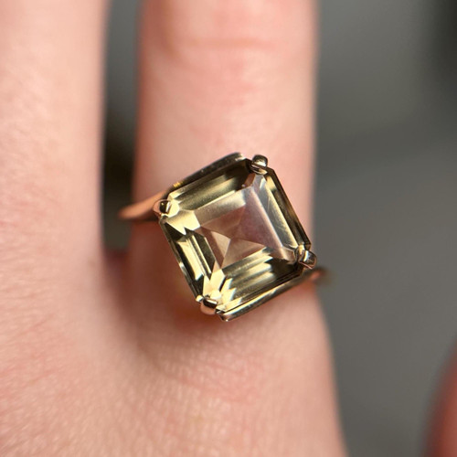 Beautiful Smoky Quartz 5.38CT Cocktail Ring, Estate 10KT Gold Tilted Stone Retro Modernist Coloured Stone Dinner Ring Size 8 US