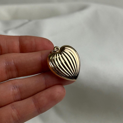 Vintage 10K Gold Puffy Heart Pendant | Ribbed Love Charm