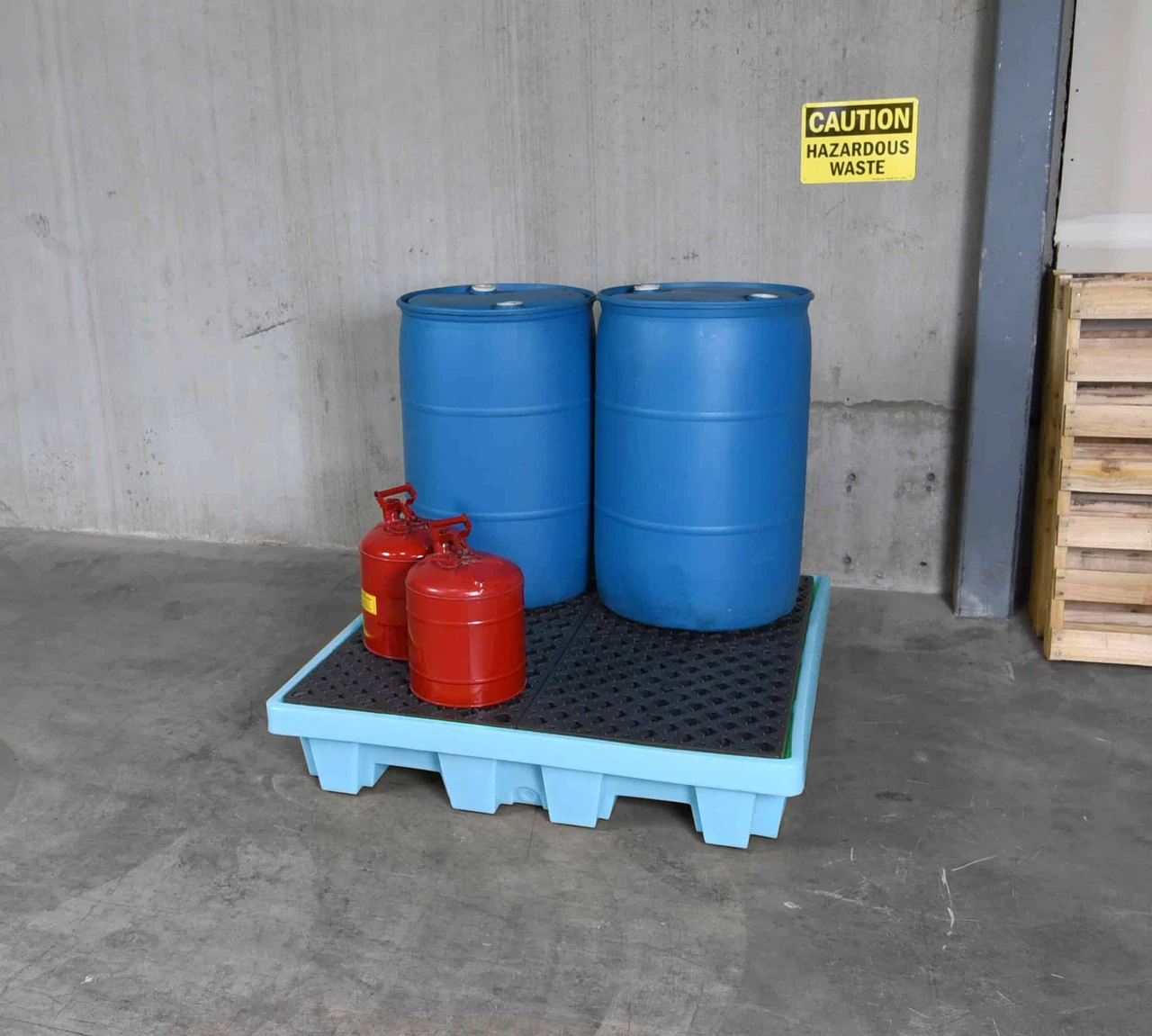 Fluorinated 4-drum spill pallet with drums and cans