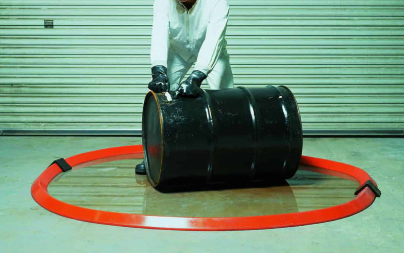 Drum inside spill ring berm for small leak containment