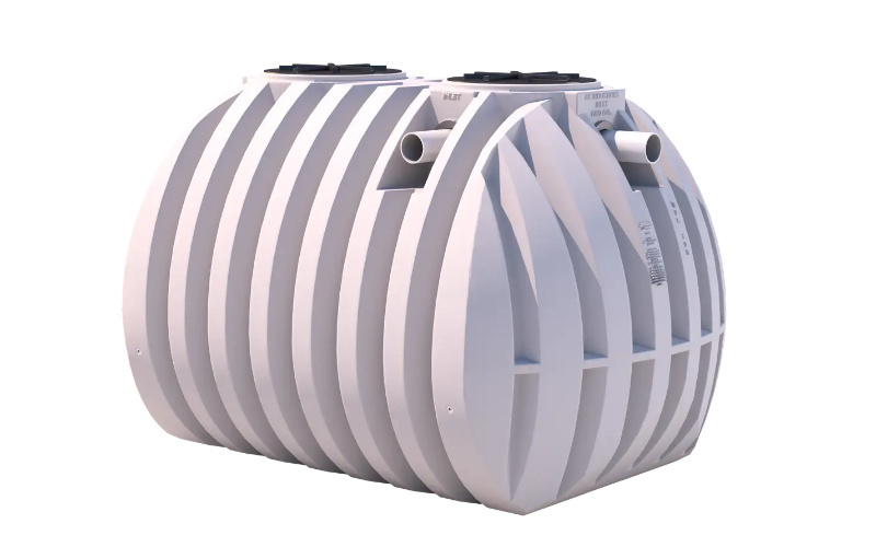 High-quality polyethylene septic tank designed for durability and efficiency, showcasing ribbed construction