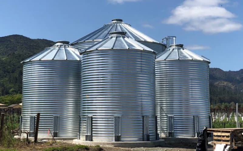 dry bulk storage silo tank for powders and pellets