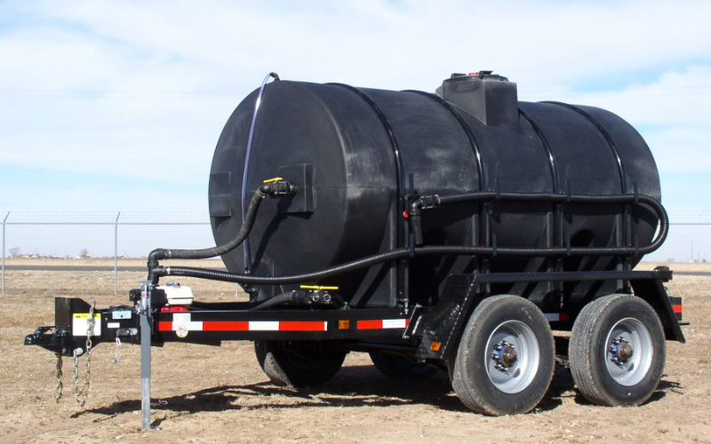 a black 1600 gallon nurse trailer