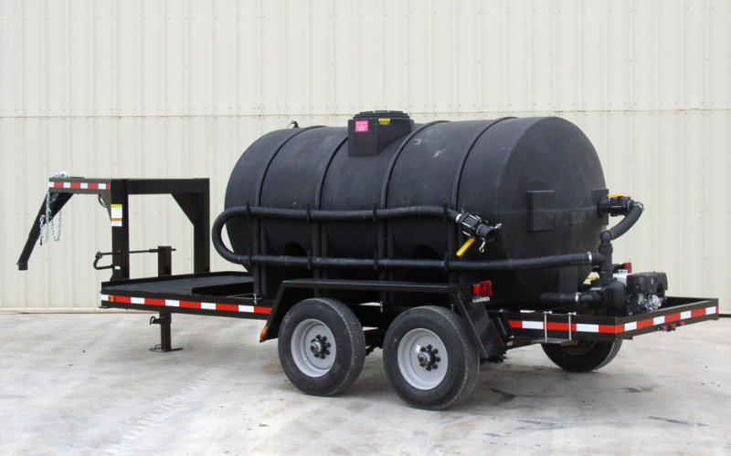 a 1600 tandem axle gooseneck water trailer