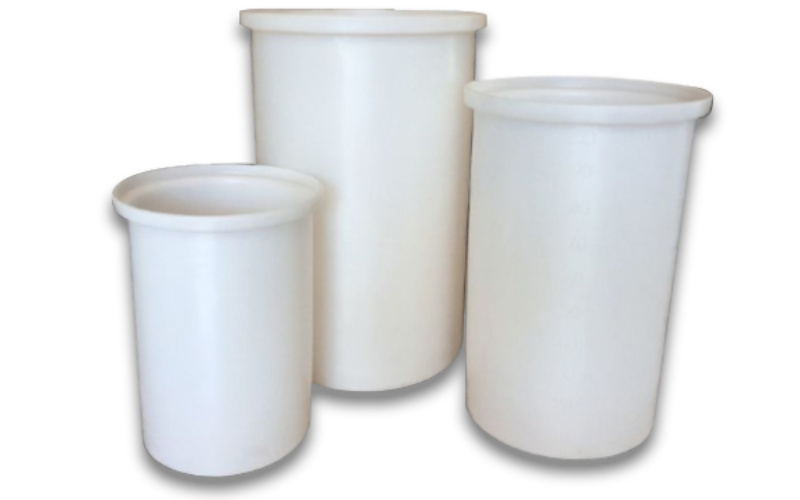 3 plastic open top tanks