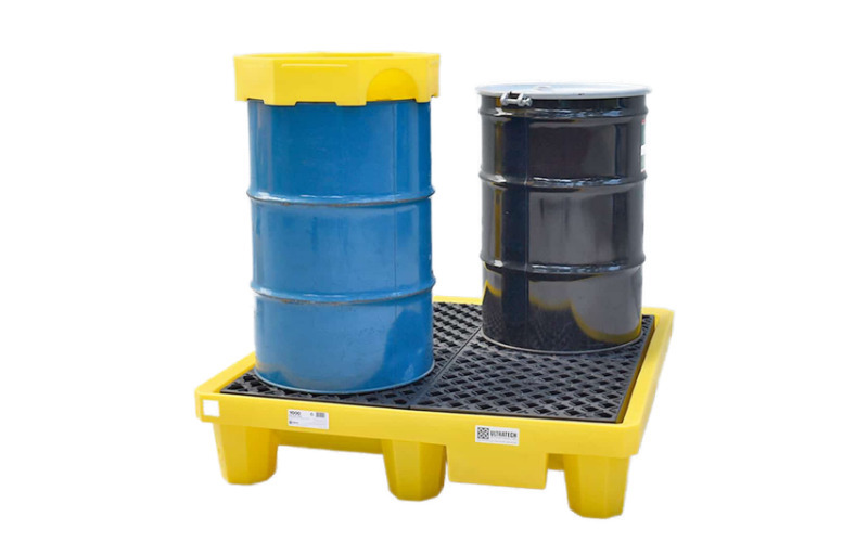 Drum containment pallets and trays