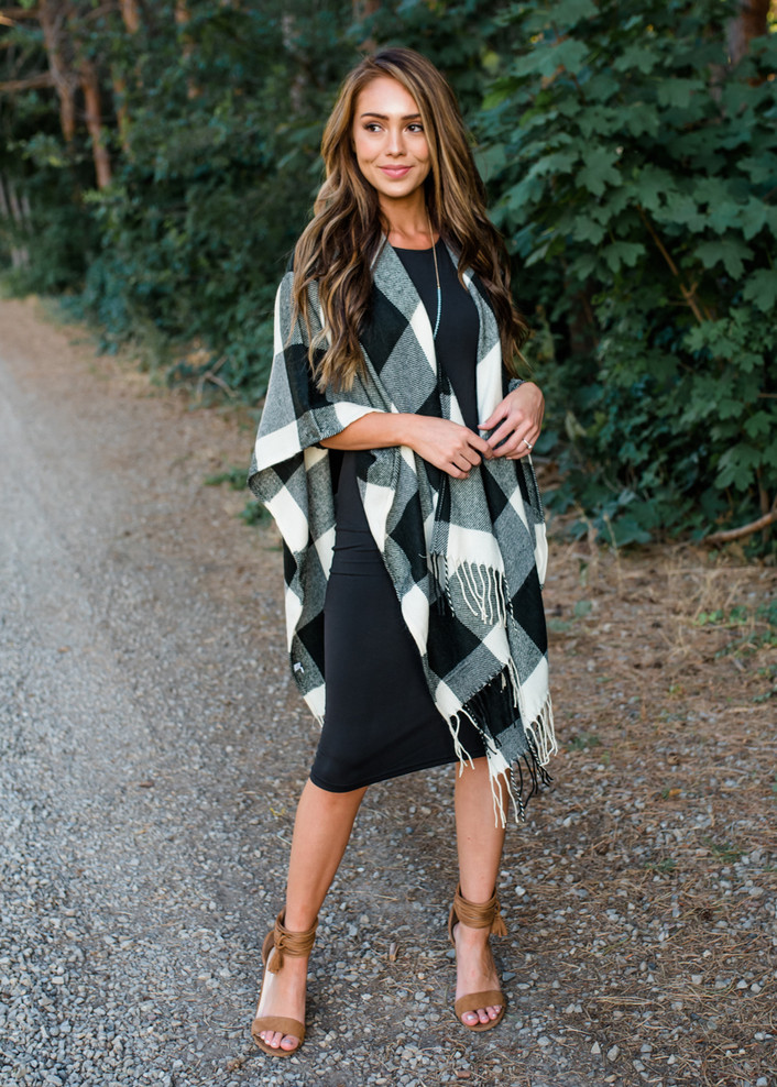 Wrap Me Up In Love Checkered Fringed Shawl Black/White