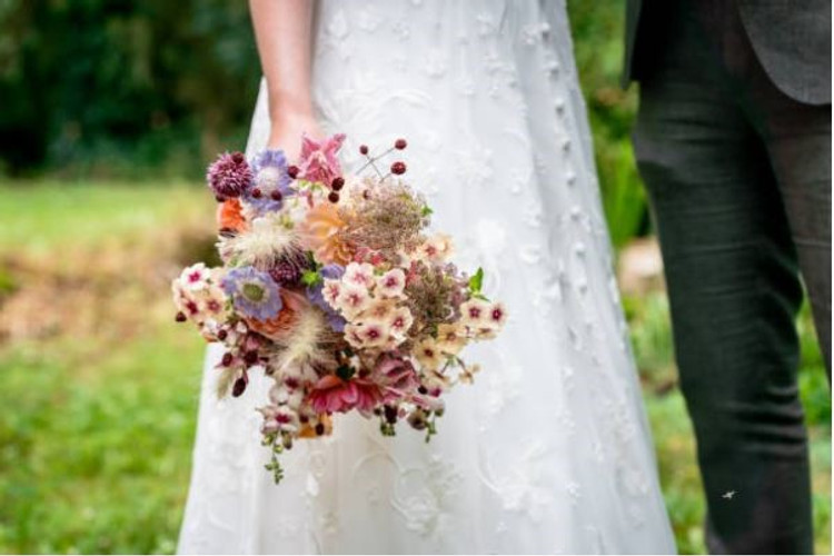 Choose the Best Fake Flowers for Weddings In UK | Saffron’s Decor