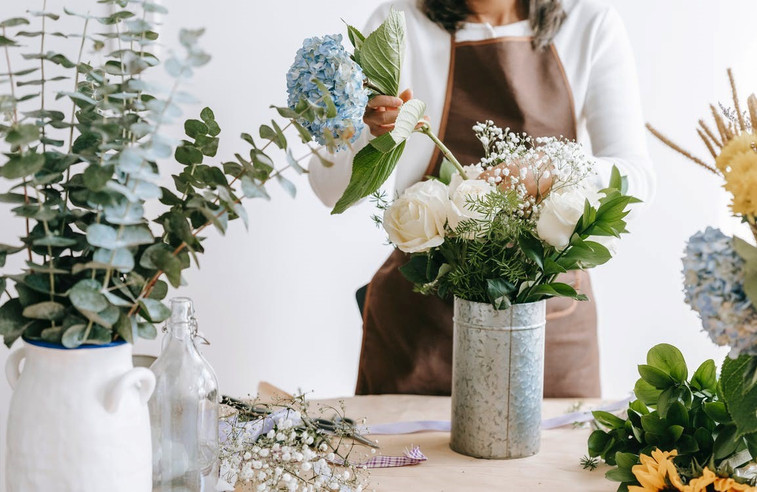 The Best Ways - How to Arrange Hydrangeas and Roses